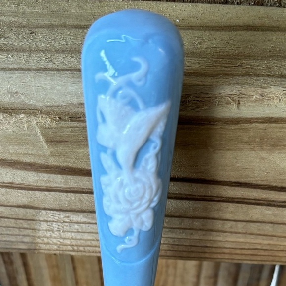 Avon Stainless Bridal Cake Server Hummingbird and Rose Cameo on Blue Handle - Picture 5 of 5